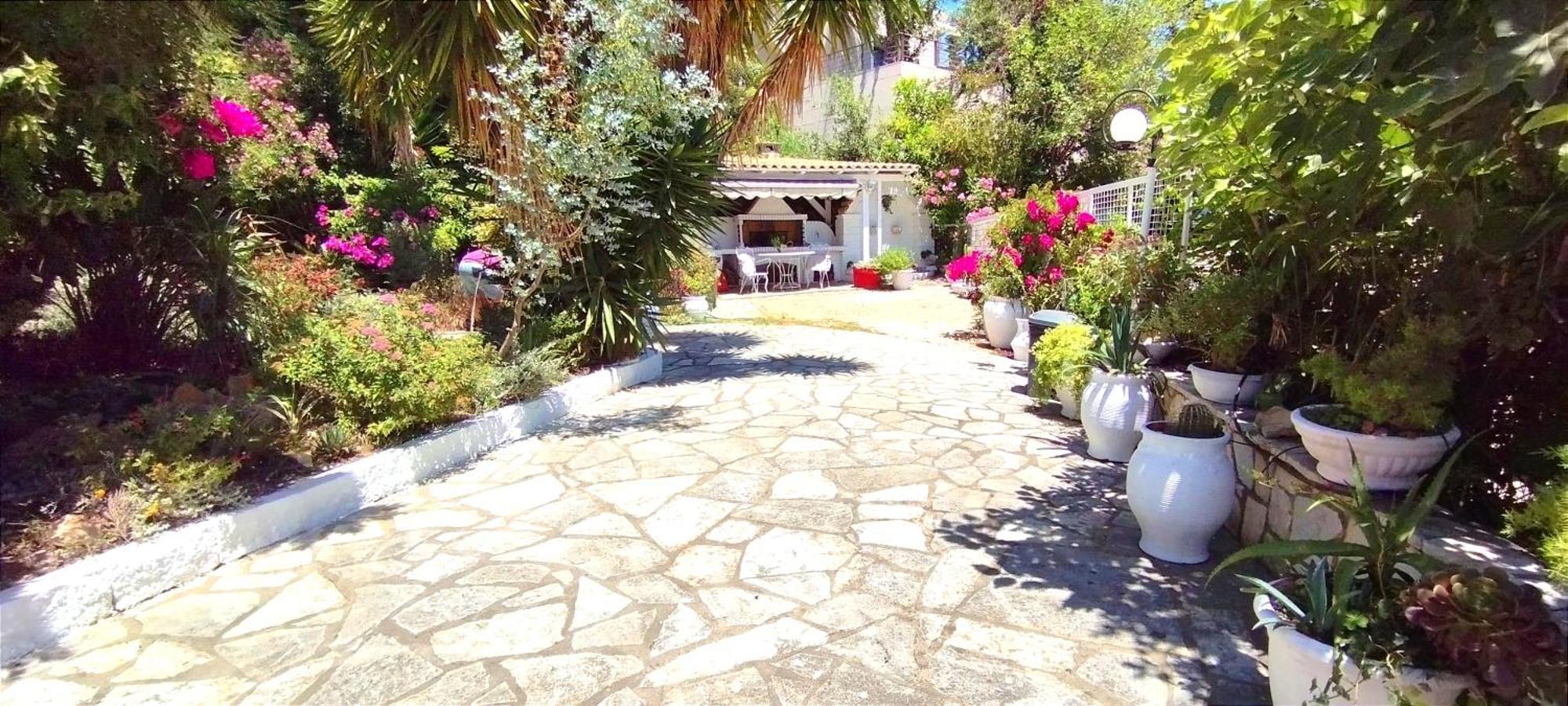 Aleka'S House Hotel Nikiana Ngoại thất bức ảnh