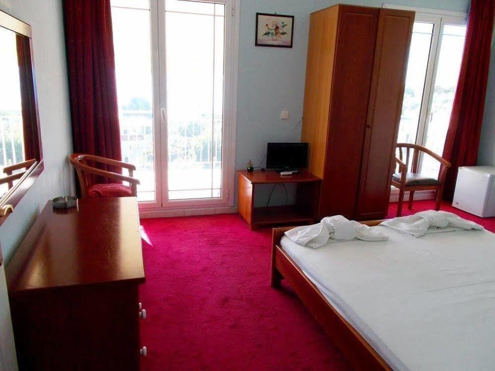 Aleka'S House Hotel Nikiana Ngoại thất bức ảnh